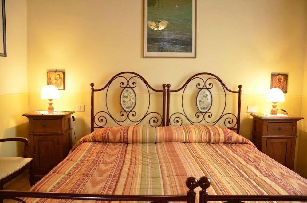 Agriturismo Le Due Torri Torre Quadrano Spello Εξωτερικό φωτογραφία