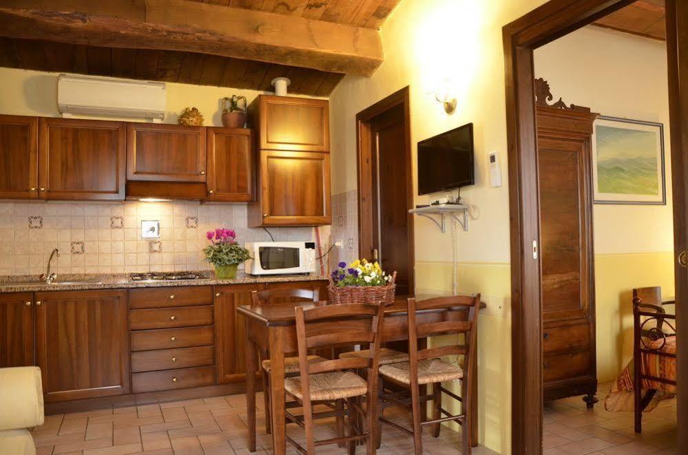 Agriturismo Le Due Torri Torre Quadrano Spello Εξωτερικό φωτογραφία