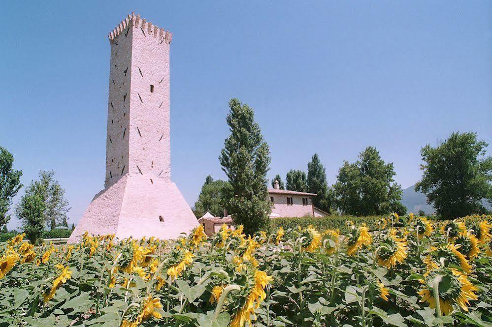 Agriturismo Le Due Torri Torre Quadrano Spello Εξωτερικό φωτογραφία