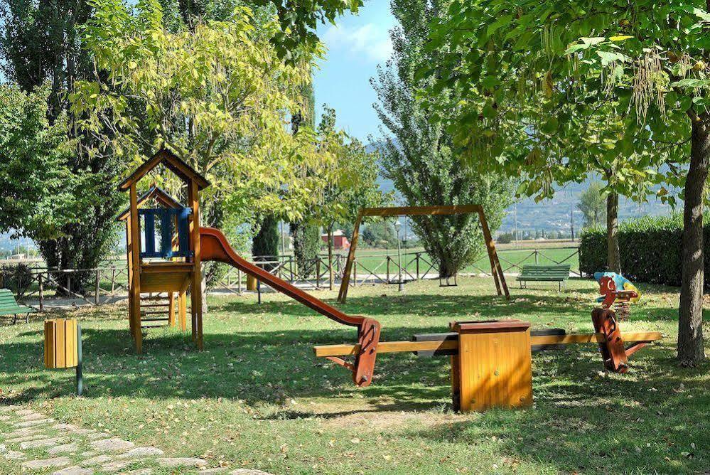 Agriturismo Le Due Torri Torre Quadrano Spello Εξωτερικό φωτογραφία