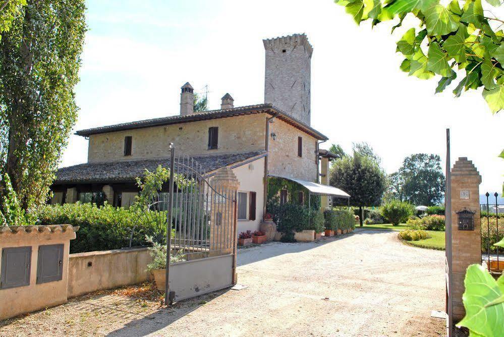 Agriturismo Le Due Torri Torre Quadrano Spello Εξωτερικό φωτογραφία