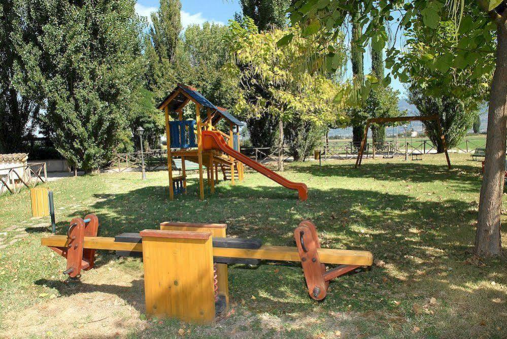 Agriturismo Le Due Torri Torre Quadrano Spello Εξωτερικό φωτογραφία