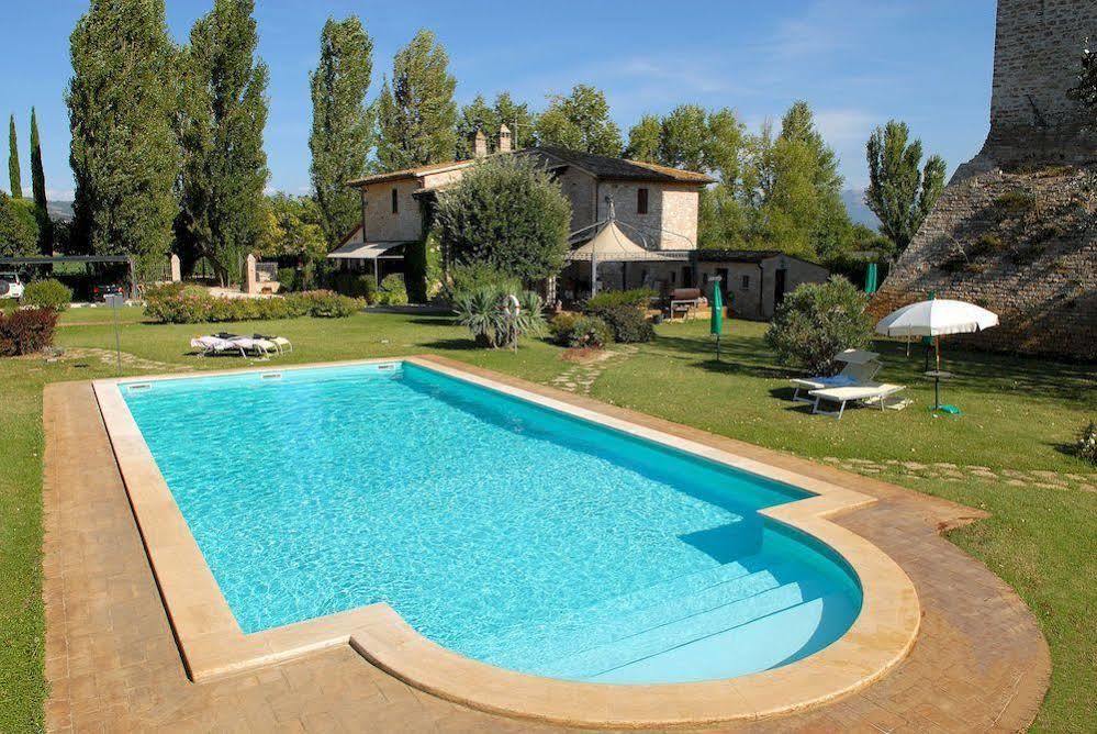 Agriturismo Le Due Torri Torre Quadrano Spello Εξωτερικό φωτογραφία
