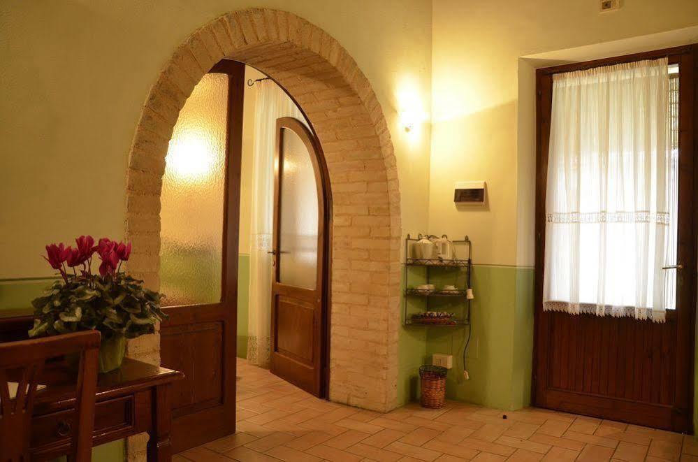 Agriturismo Le Due Torri Torre Quadrano Spello Εξωτερικό φωτογραφία